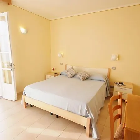 - Mare Apartahotel *