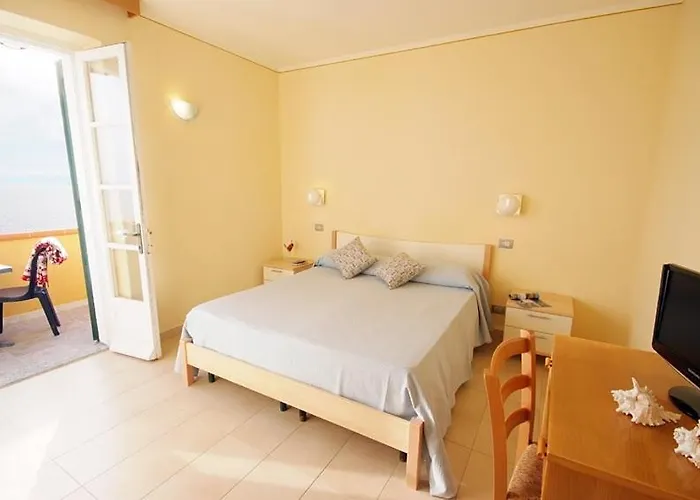 - Mare Aparthotel 3*